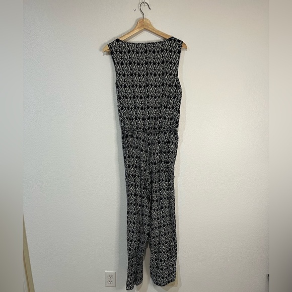 Max Studio Jumpsuit Women’s Sleeveless Wide Leg Pockets M black white print - Picture 3 of 6
